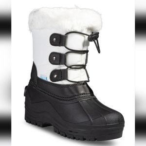 ZOOGS | White & Black Bungee Lace-Up Snow Boot - Toddler 7